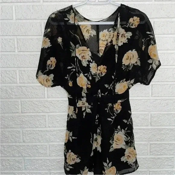 Dynamite Romper - Picture 2 of 6